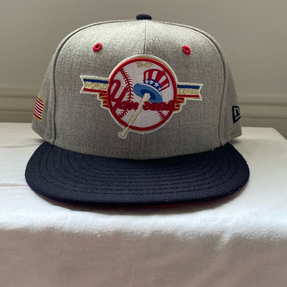 New York Yankees New Era Cooperstown snap back hat. Grey with blue bill. - Picture 1 of 4